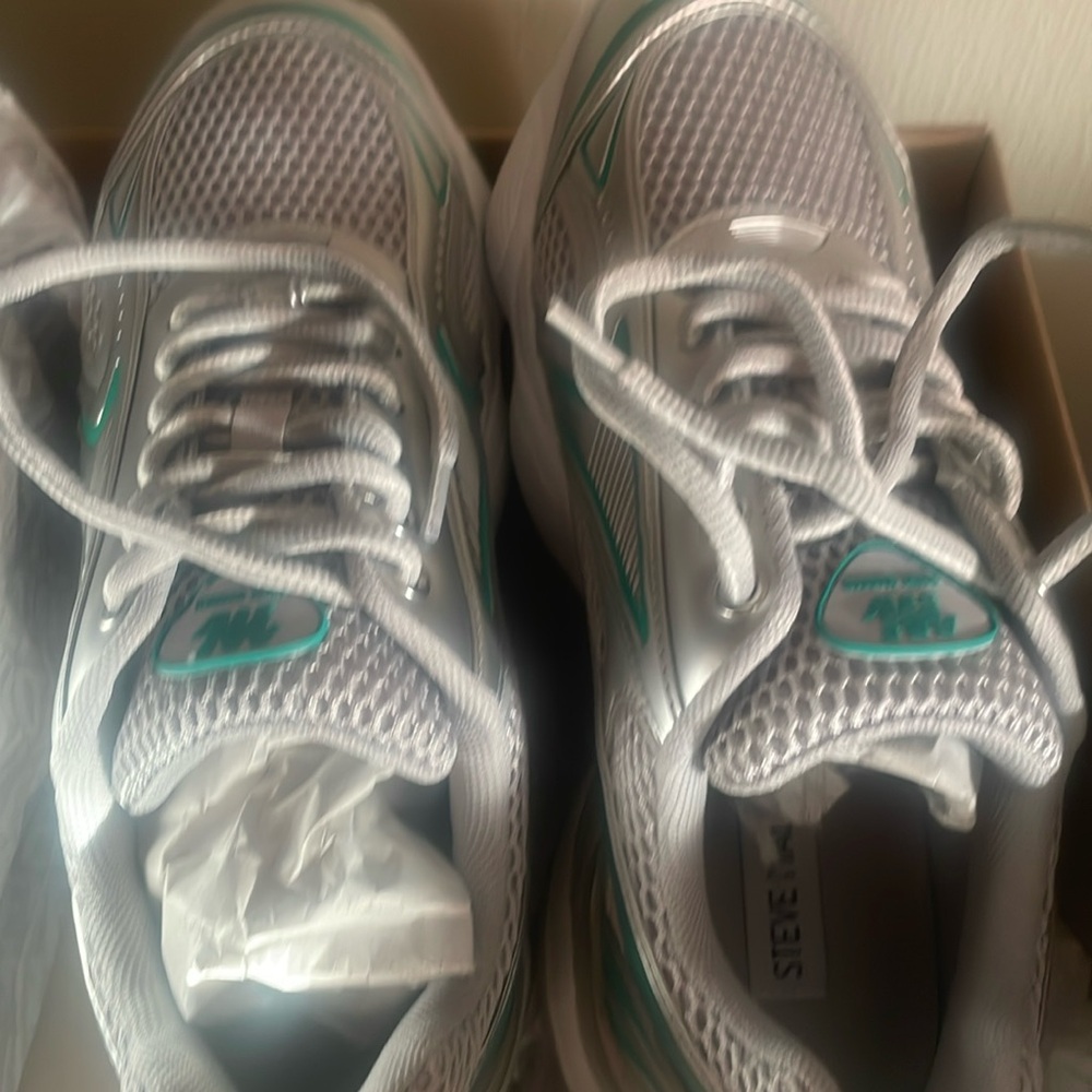 Steve Madden green mult solar .
